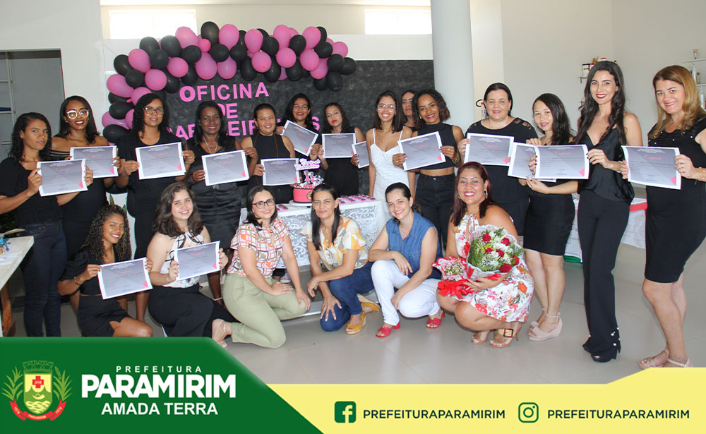 Formatura da oficina de cabelereira certifica 40 mulheres