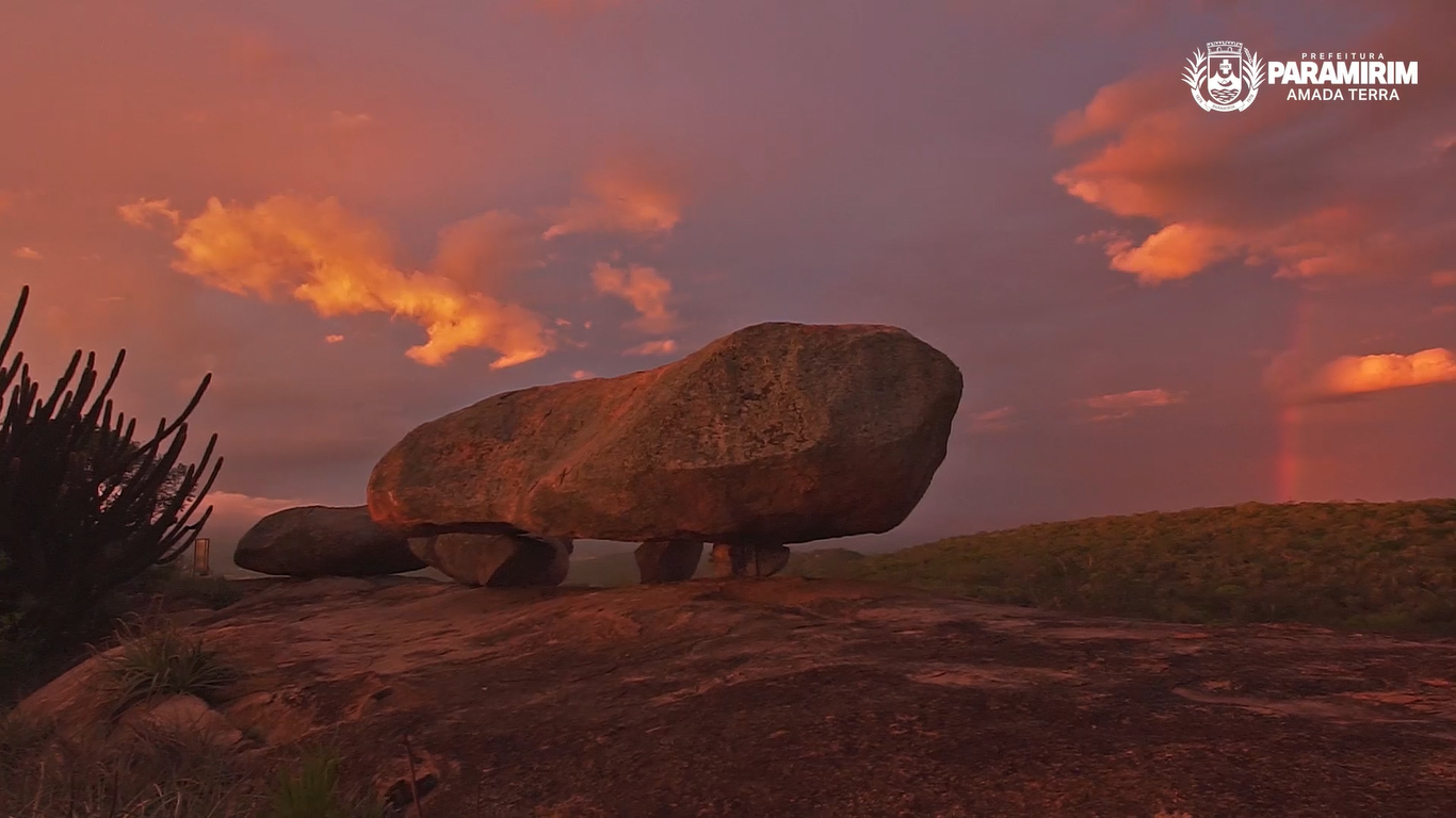 Conheça a Pedra da Santana : ponto turístico de Paramirim é monumento raro no mundo
