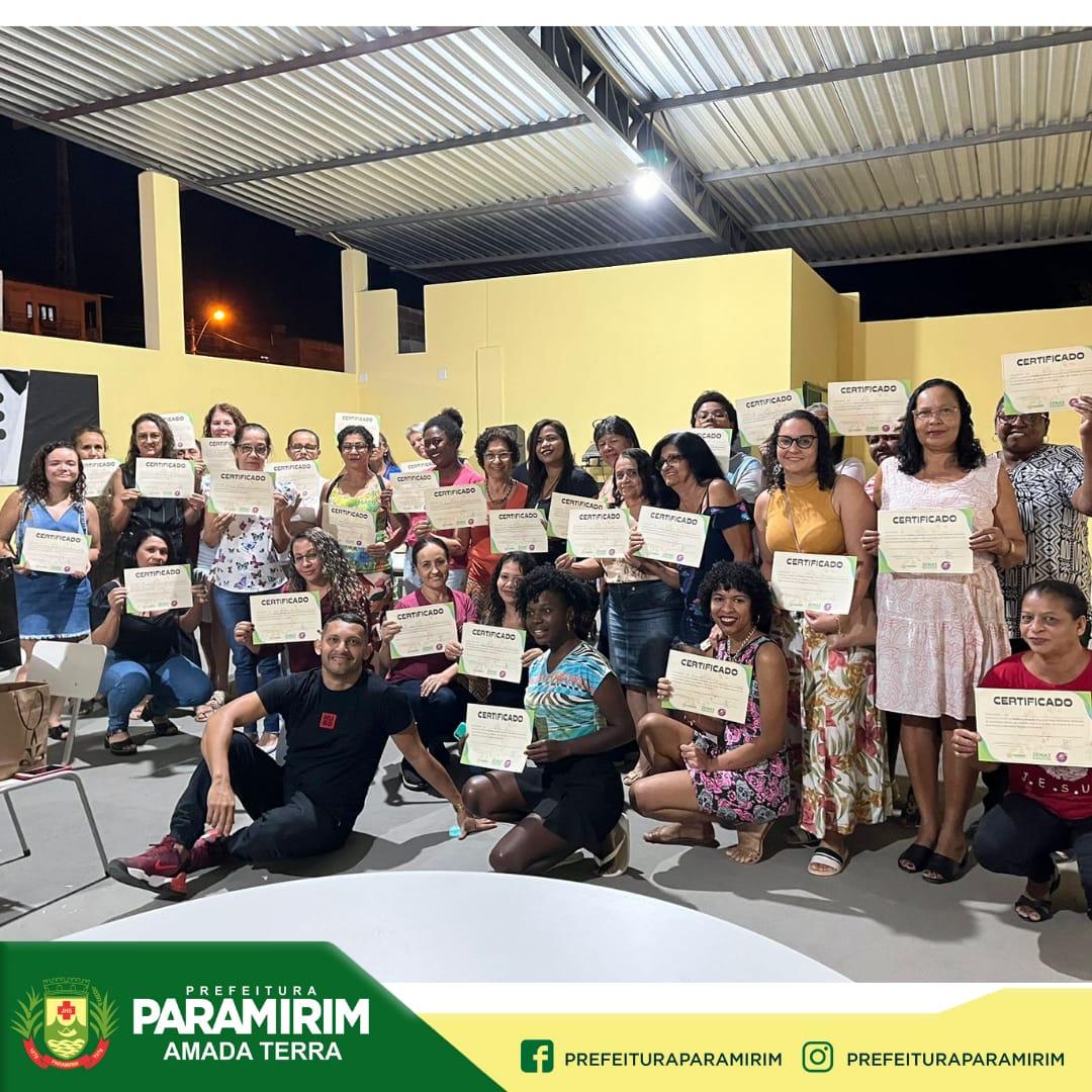 Cerca de 60 alunas se certificaram no Curso de Flores Artificiais
