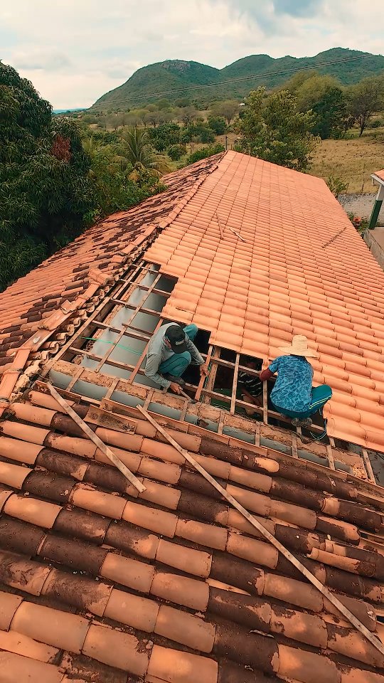Nossos alunos descansam em casa, e aqui a gente trabalha, e trabalha duro.